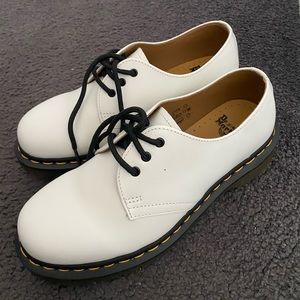 DR Martens- white